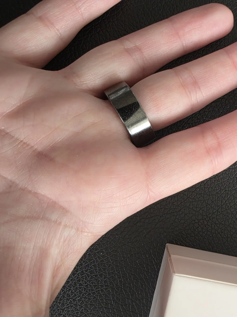 Oura Smart Ring GEN 3 (Size 7) With Charger